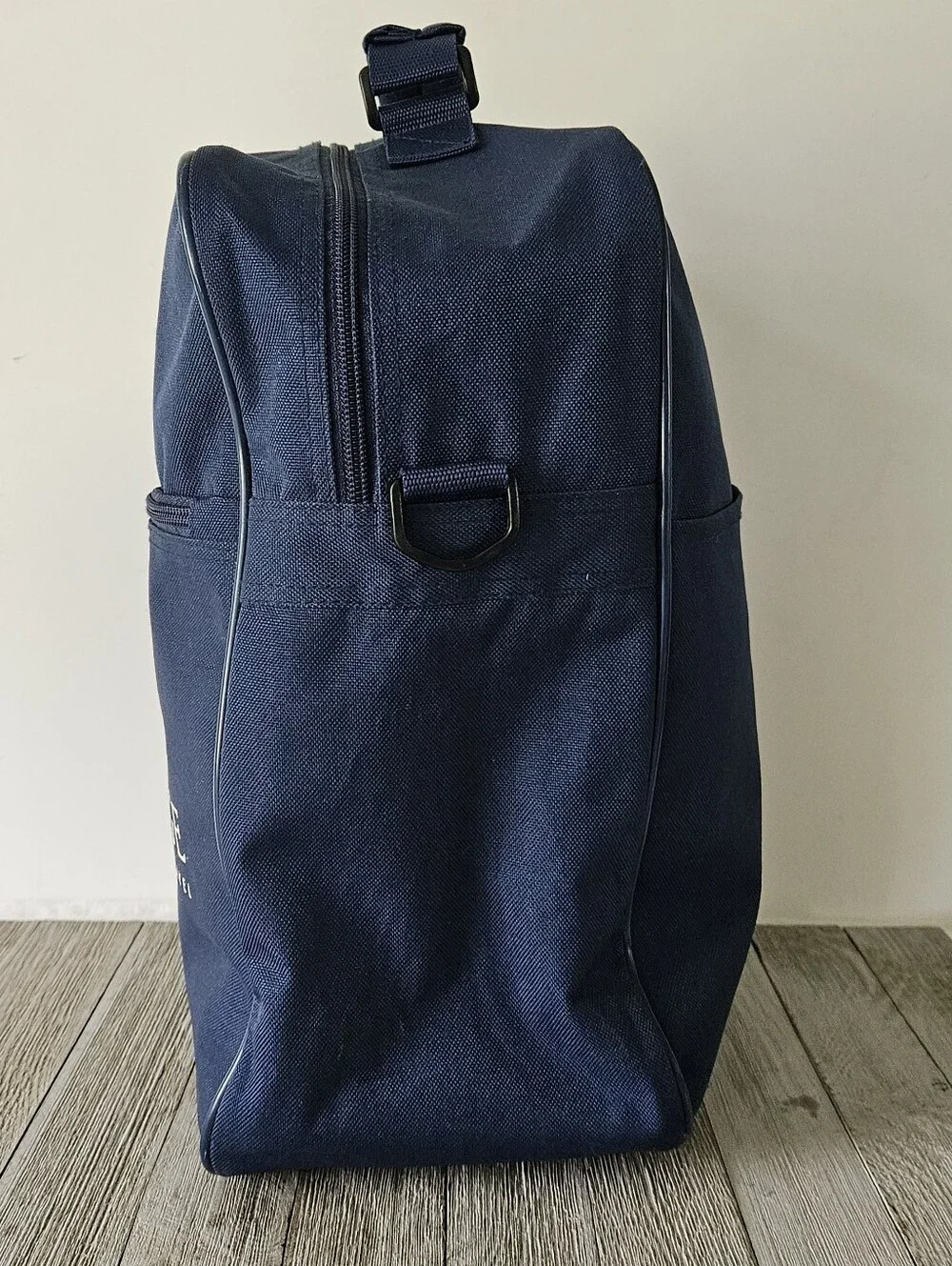 Vantage Deluxe World Travel Navy Blue Zippered Travel Bag with New Colorful ID